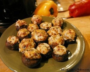 Bacon Ranch Crock Pot Stuffed Mushrooms! Find this & more deliciousness @ https://www.slowcookerkitchen.com