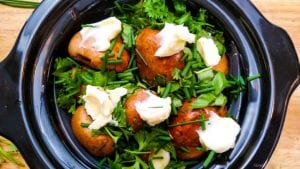 Find this tasty crockpot mushroom recipe and a lot more like it @ https://www.slowcookerkitchen.com