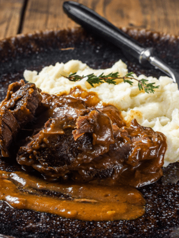 Beef Manhattan with tender roast beef, rich gravy and mashed potatoes