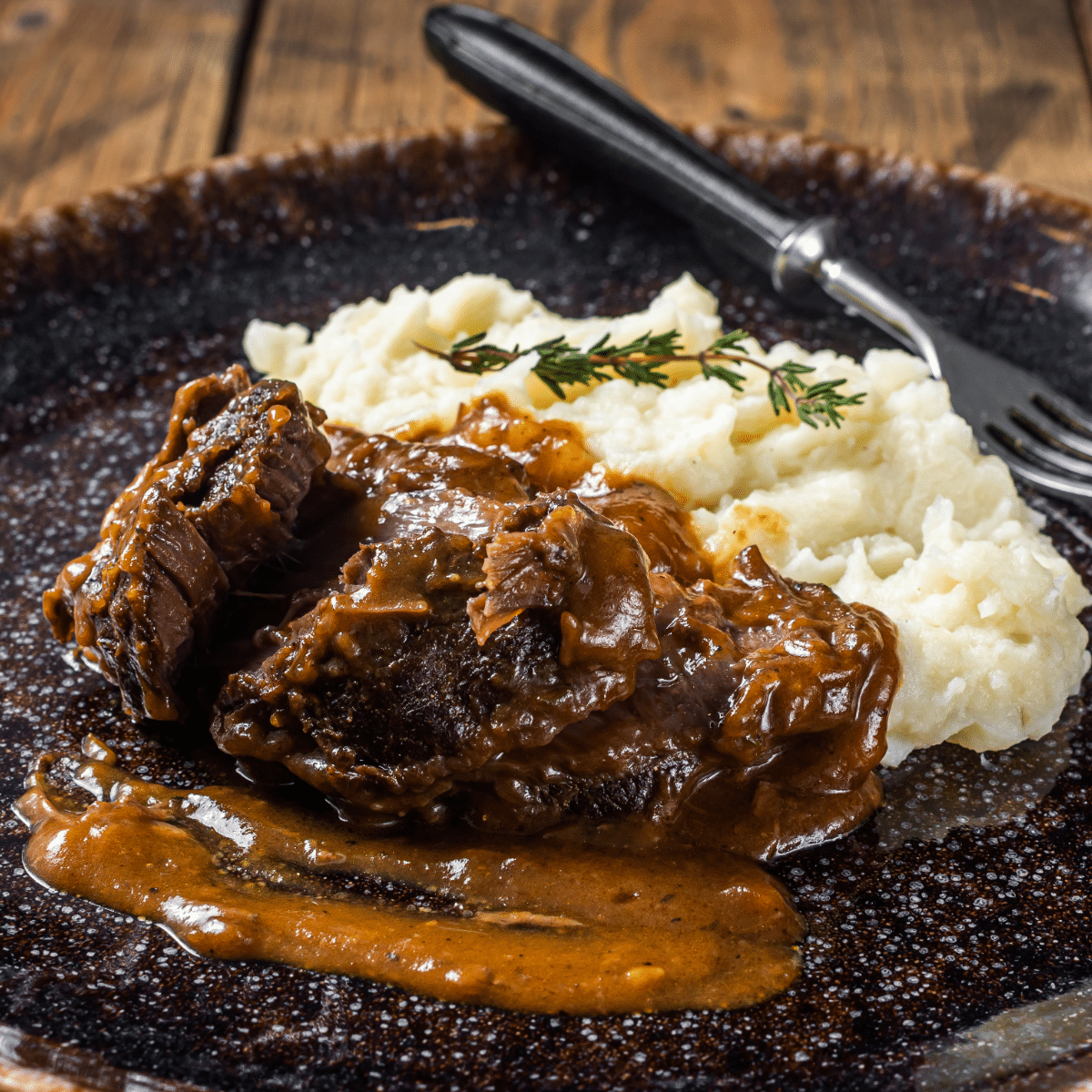 Beef Manhattan with tender roast beef, rich gravy and mashed potatoes